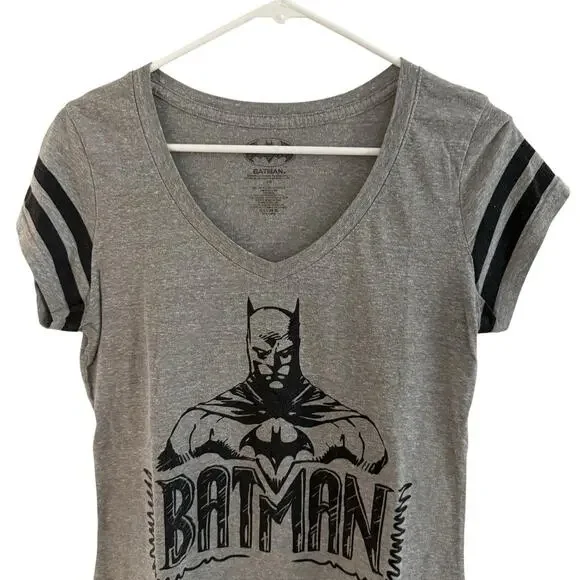 Batman Tee shirt L Large Youth V-Neck Gray‎ Black Batman Graphic Short Sleeve - Picture 5 of 7